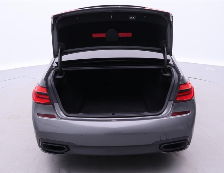 BMW Řada 7 Sedan / Limuzína 4,4 l 330 kw