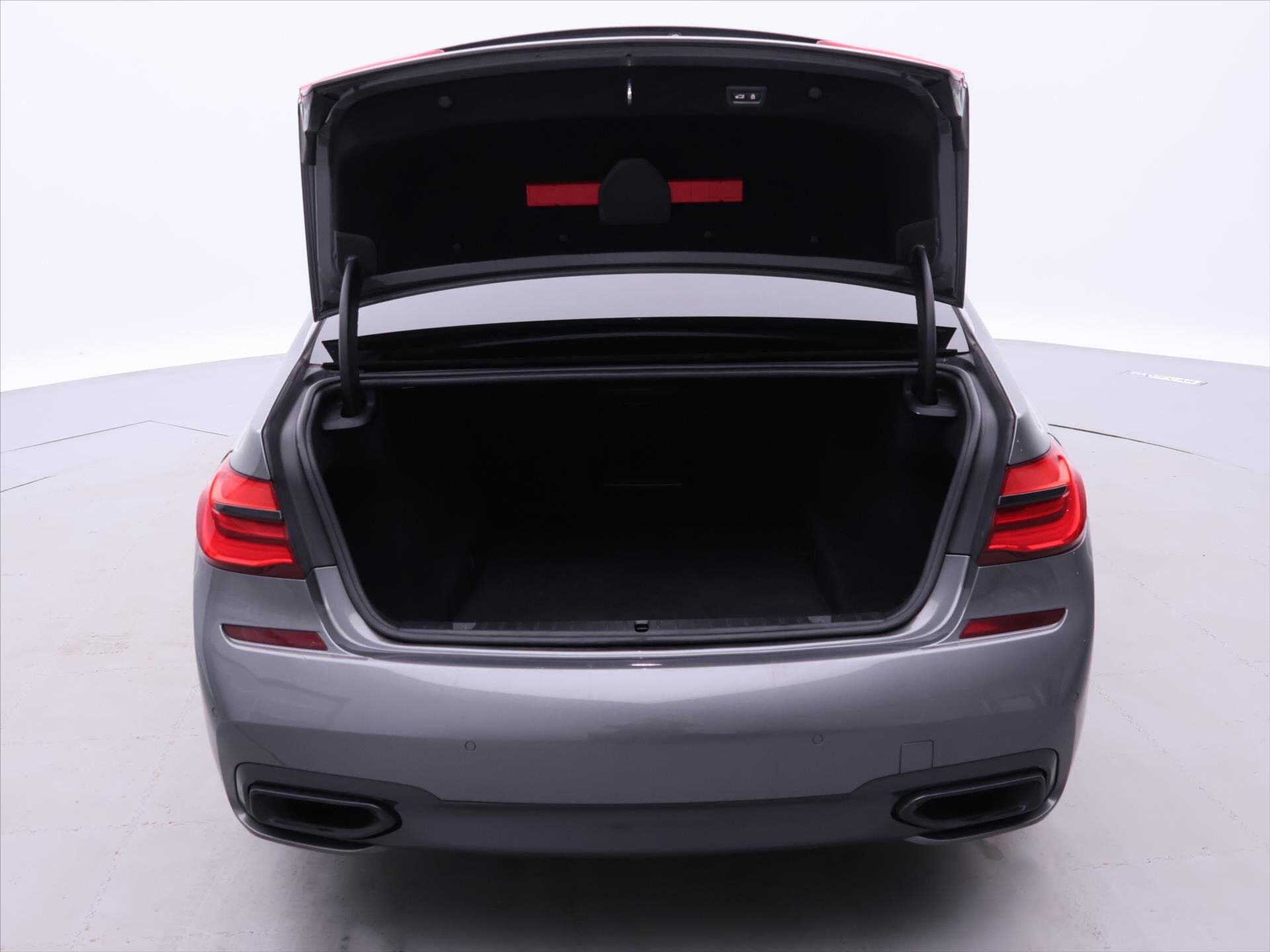 BMW Řada 7 Sedan / Limuzína 4,4 l 330 kw