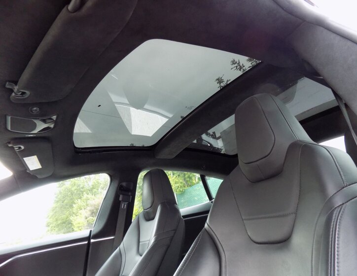 Tesla Model S 38