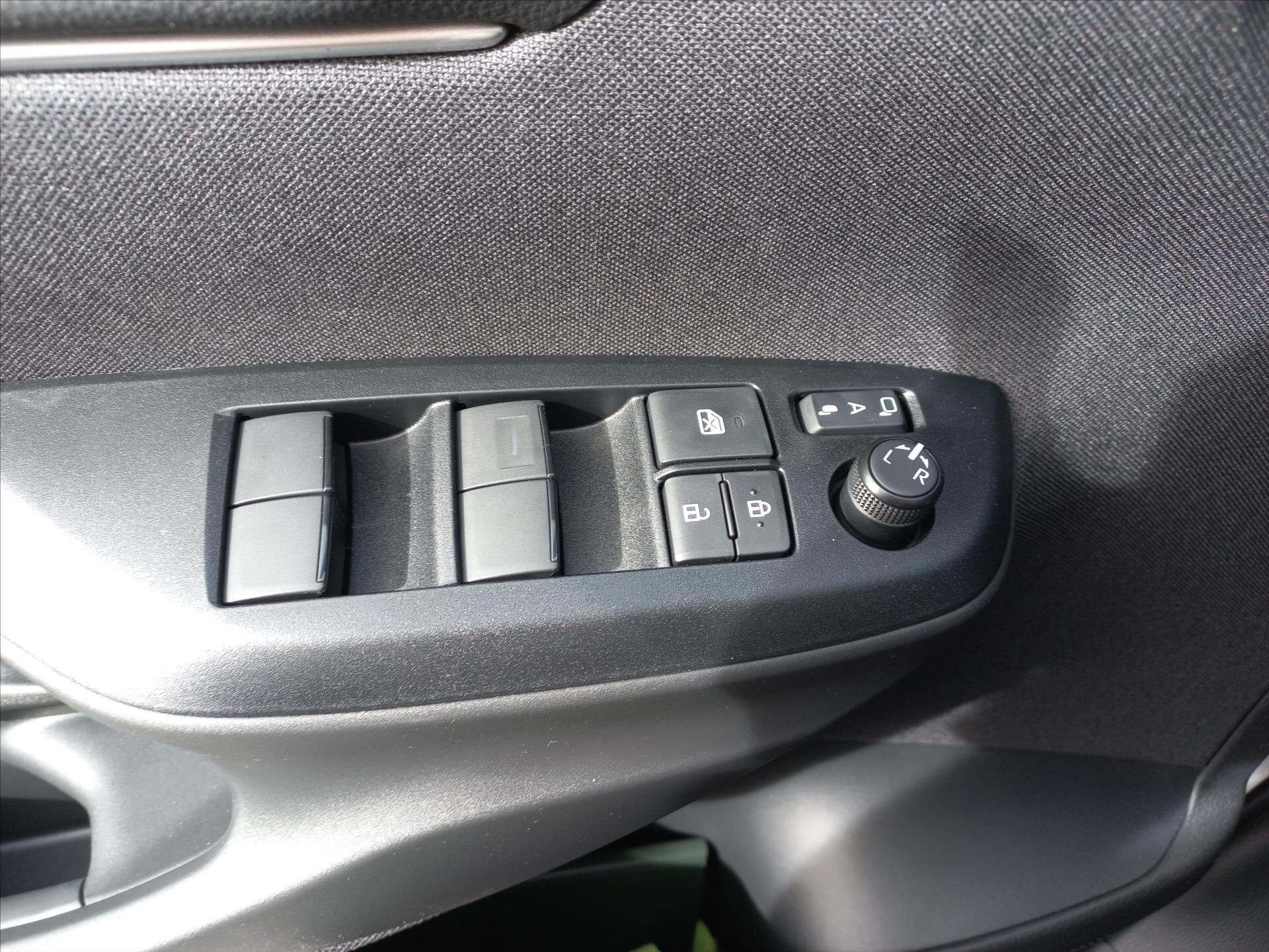 Toyota Yaris Cross CUV / Crossover 1,5 l 68 kw