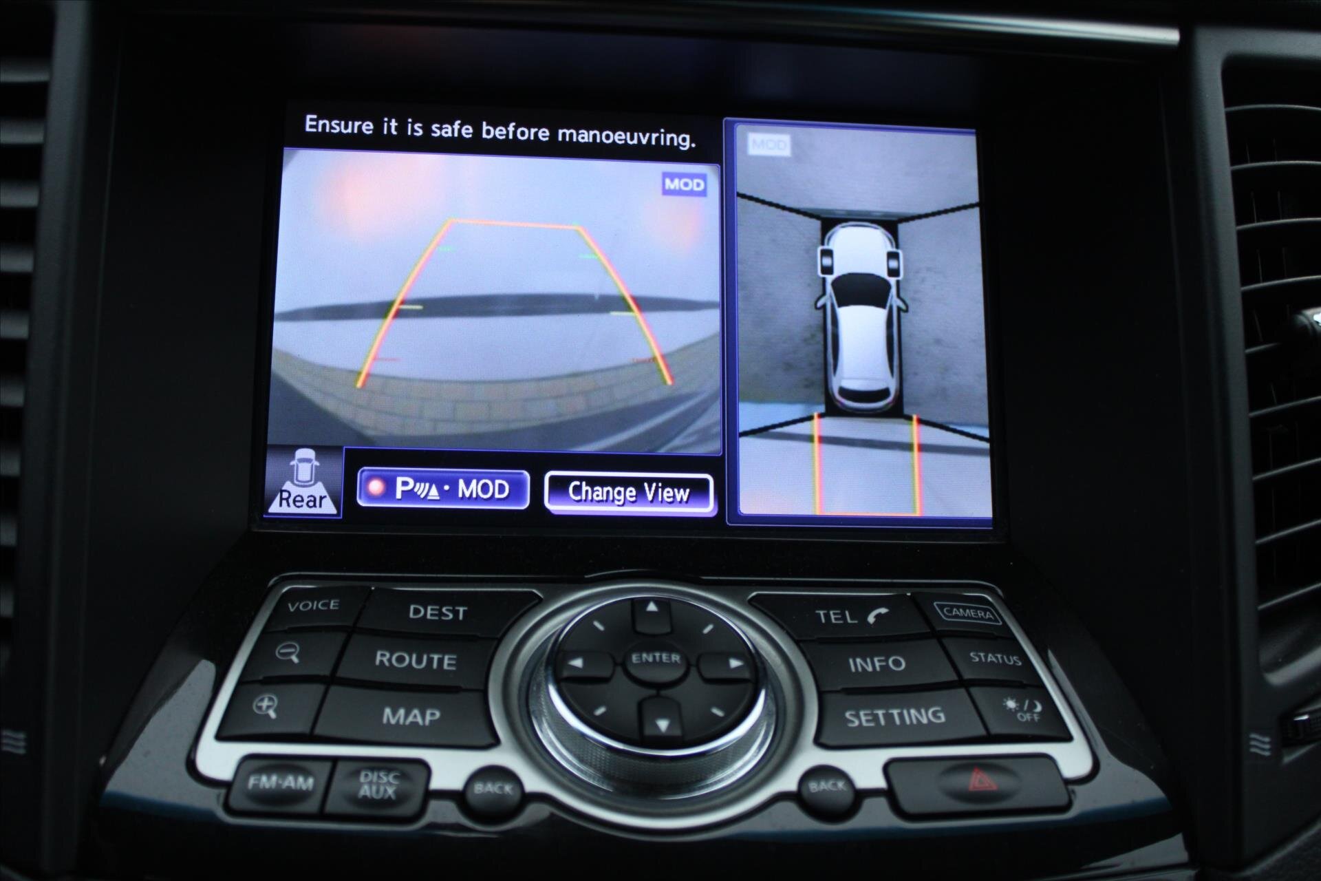 Infiniti QX70 SUV 3,0 l 175 kw