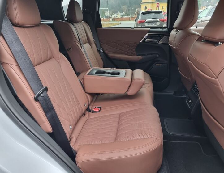 Mitsubishi Outlander 11