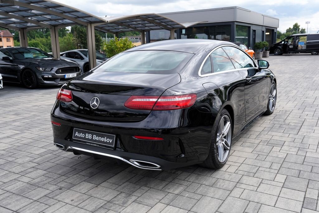 Mercedes-Benz Třídy E Kupé 2,0 l 180 kw