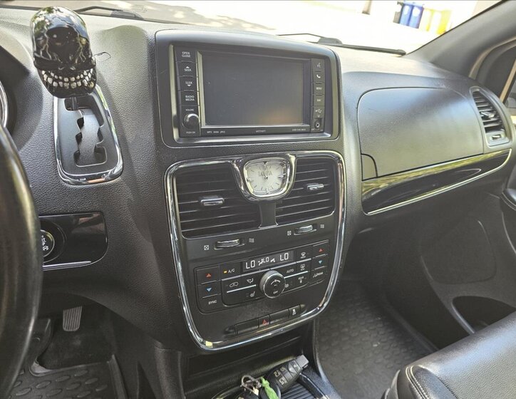 Lancia Voyager MPV 2,8 l 130 kw