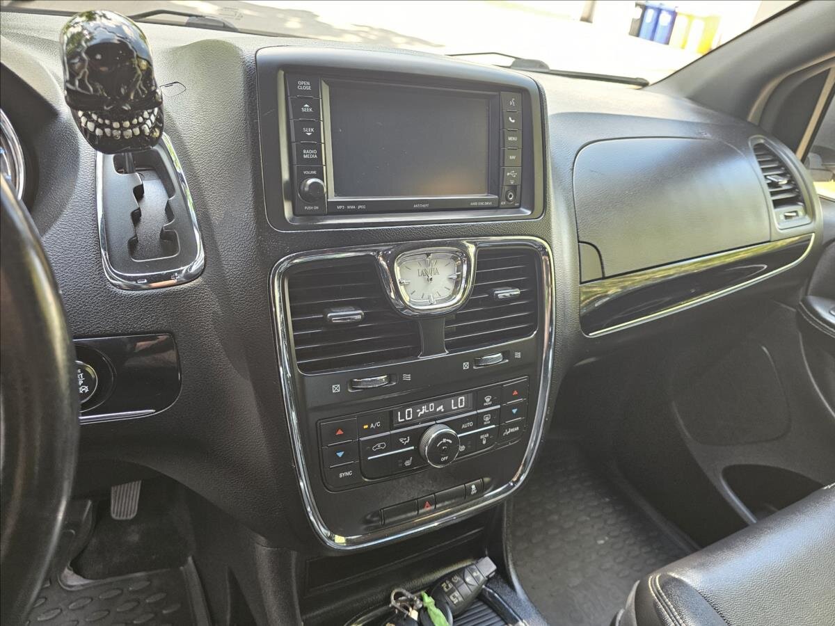 Lancia Voyager MPV 2,8 l 130 kw