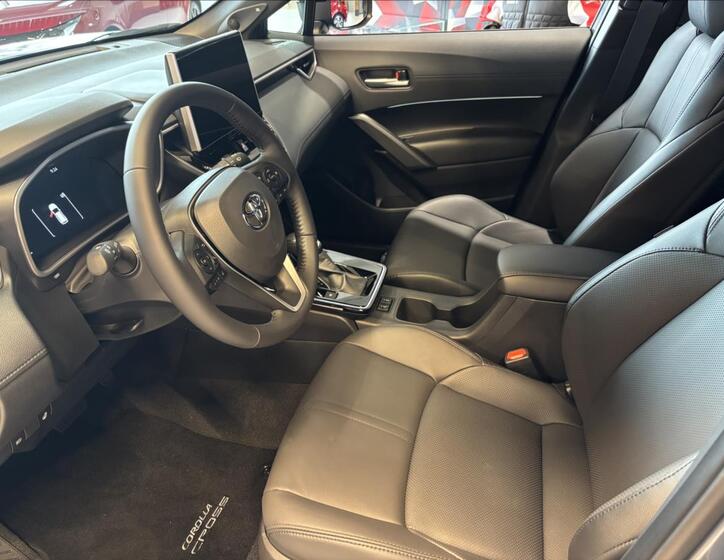 Toyota Corolla Cross 8