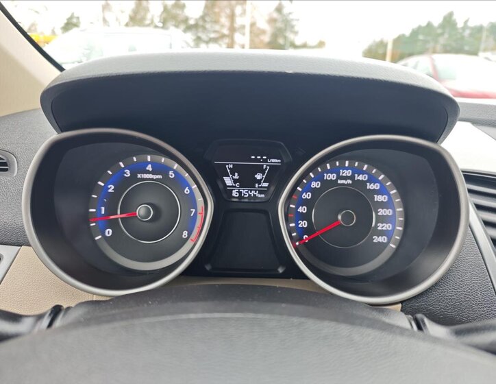 Hyundai Elantra Sedan 1,6 l 97 kw
