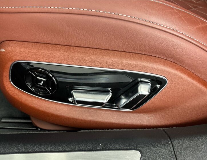 Audi A8 Sedan / Limuzína 3,0 l 210 kw