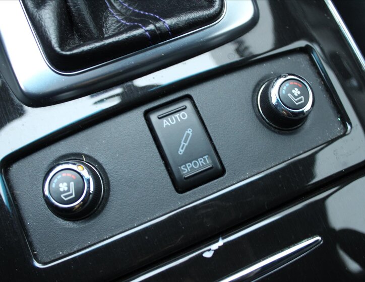 Infiniti QX70 SUV 3,0 l 175 kw