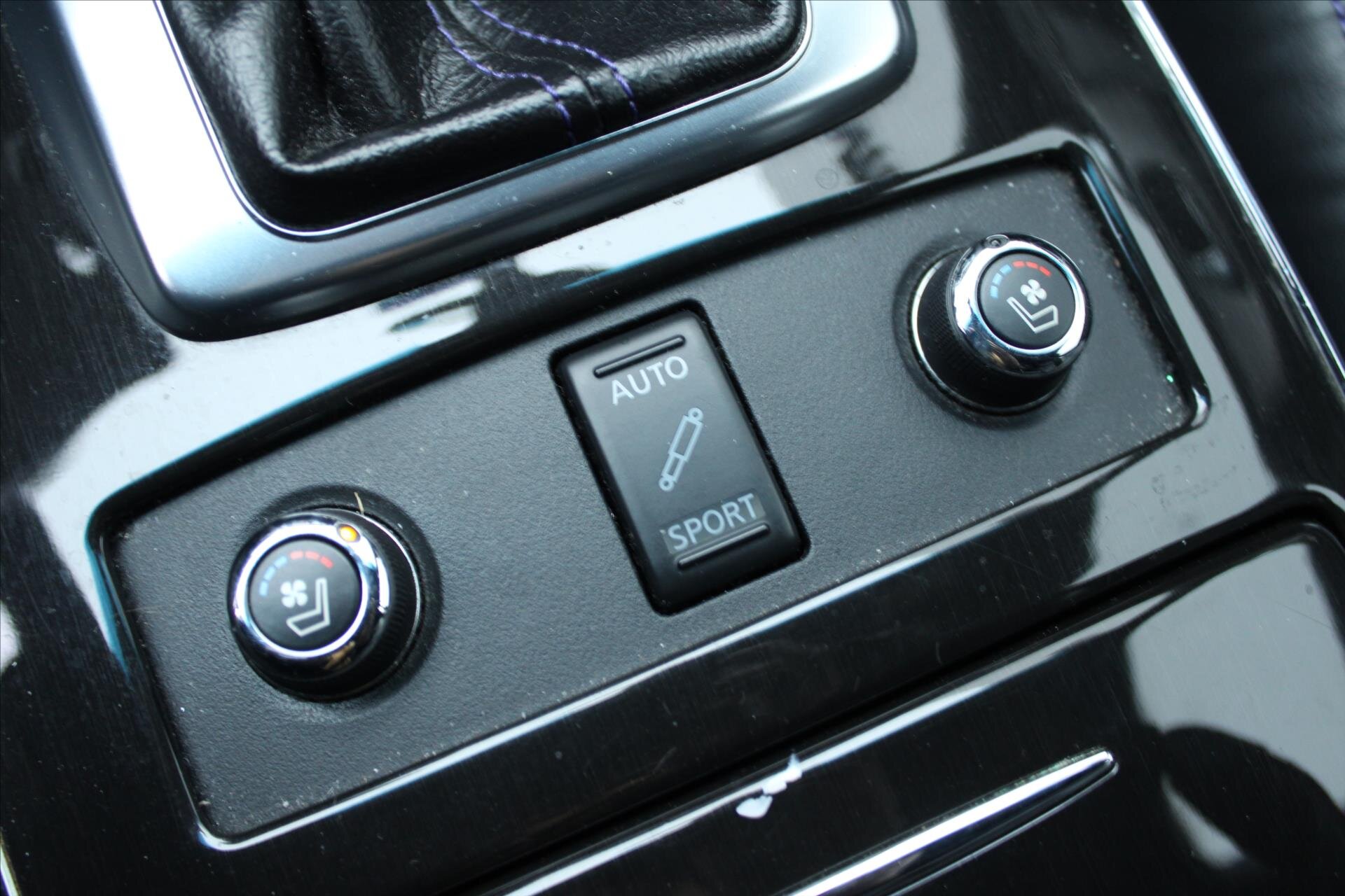 Infiniti QX70 SUV 3,0 l 175 kw