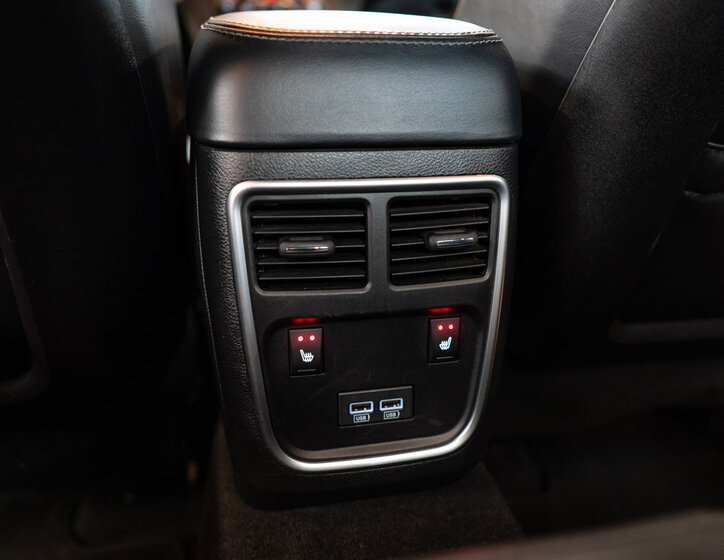 Dodge Charger Sedan / Limuzína 6,4 l 361 kw