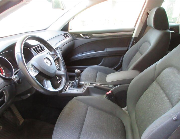 Škoda Superb Sedan / Limuzína 2,0 l 103 kw