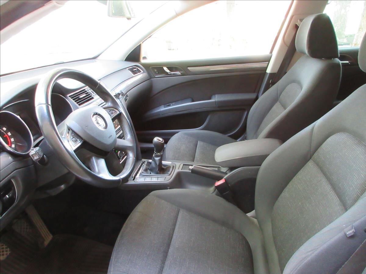 Škoda Superb Sedan / Limuzína 2,0 l 103 kw