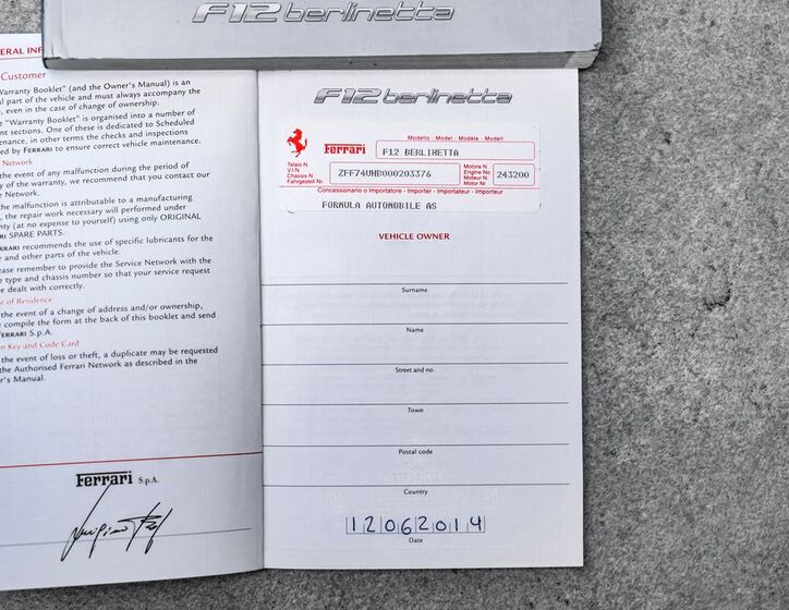 Ferrari F12 Berlinetta 31