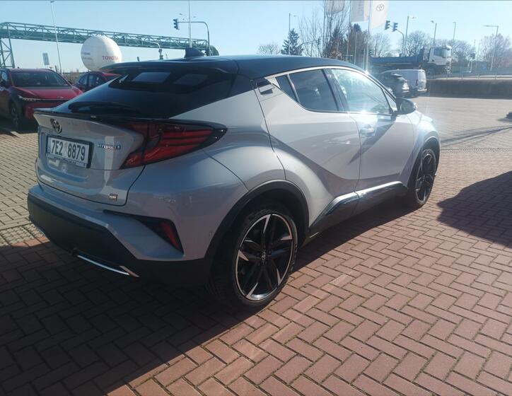 Toyota C-HR 4