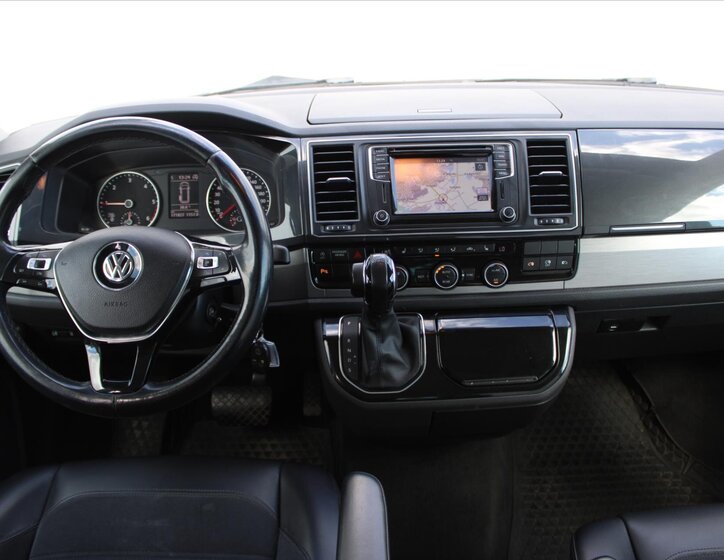 Volkswagen Multivan 16