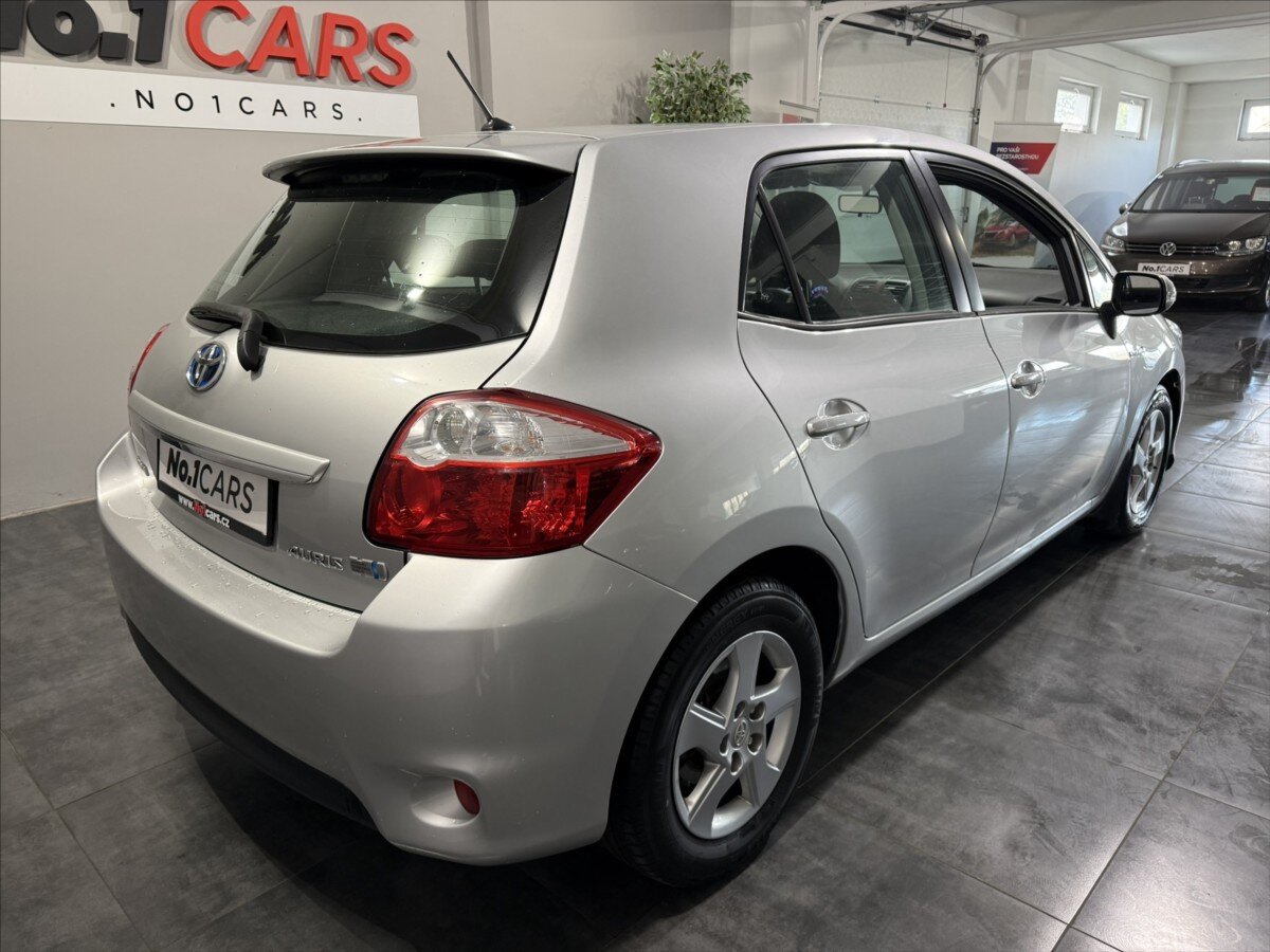 Toyota Auris Hatchback 1,8 l 73 kw