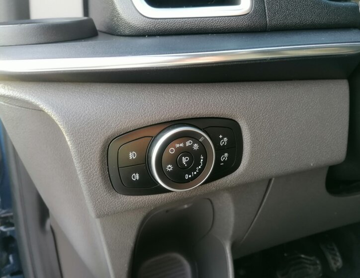 Ford Tourneo Custom 22