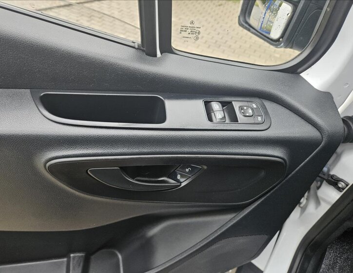 Mercedes-Benz Sprinter 8