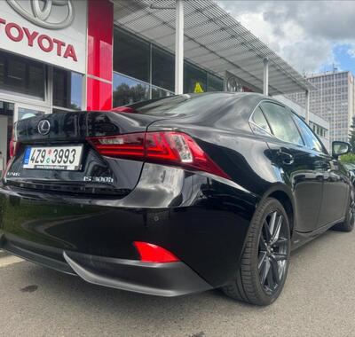 Lexus IS 300h 3