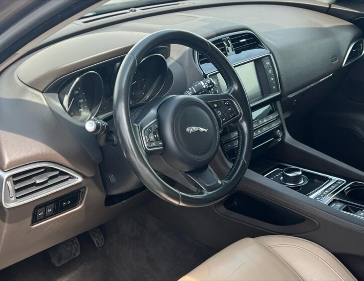 Jaguar F-Pace Kombi 2,0 l 132 kw