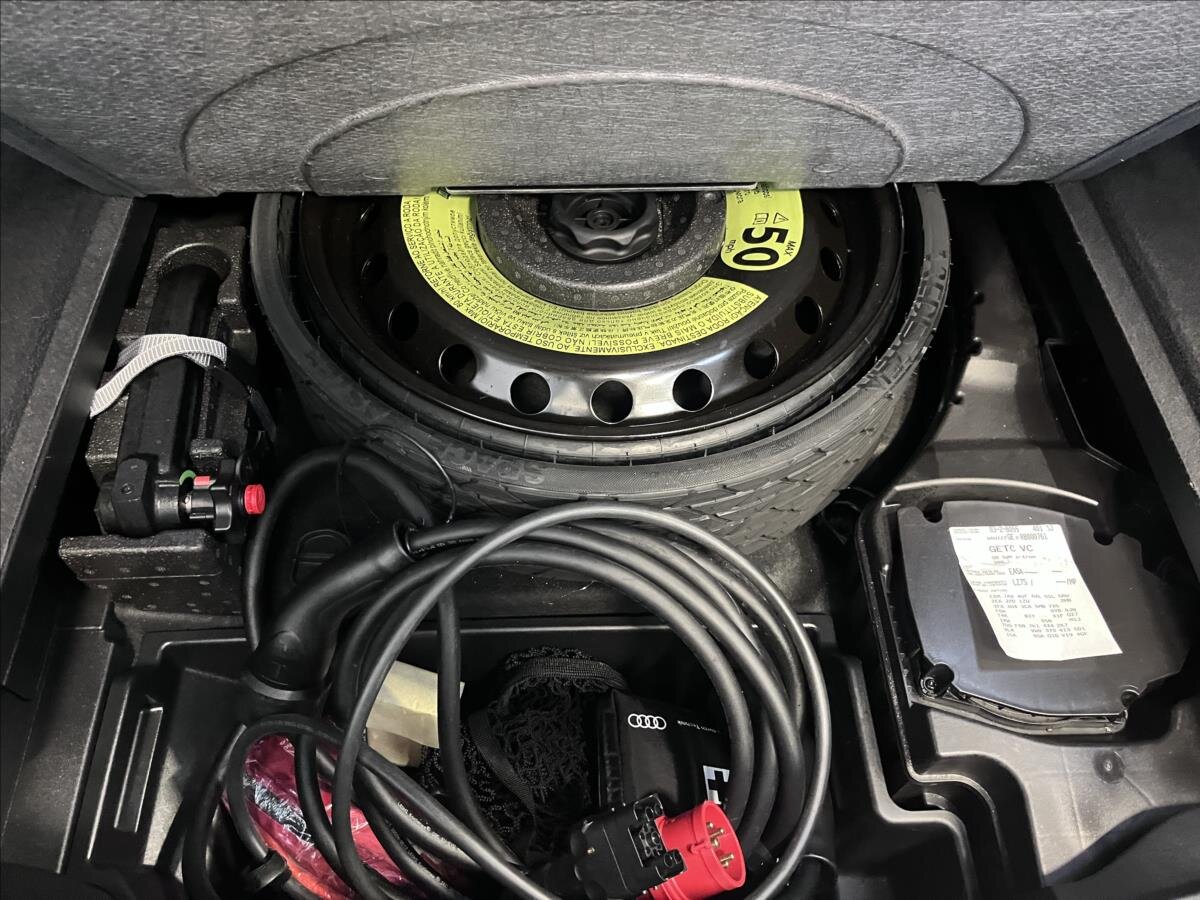 Audi Q8 e-tron SUV 0,0 300 kw