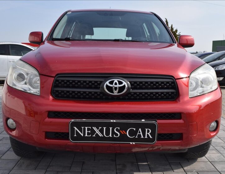 Toyota RAV4 SUV / Terénní 2,2 l 100 kw