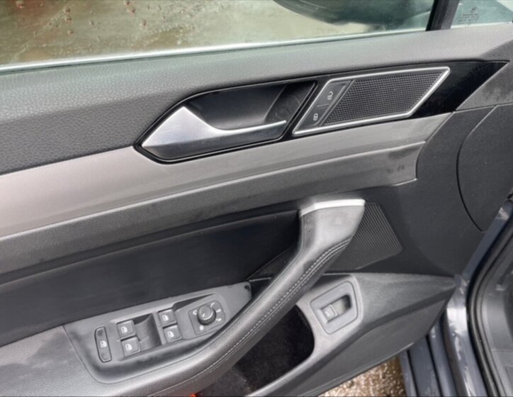 Volkswagen Passat Sedan / Limuzína 2,0 l 110 kw