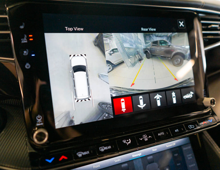 Jeep Grand Wagoneer 33