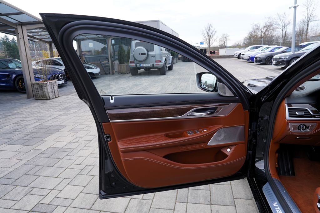 BMW Řada 7 Sedan / Limuzína 6,6 l 430 kw
