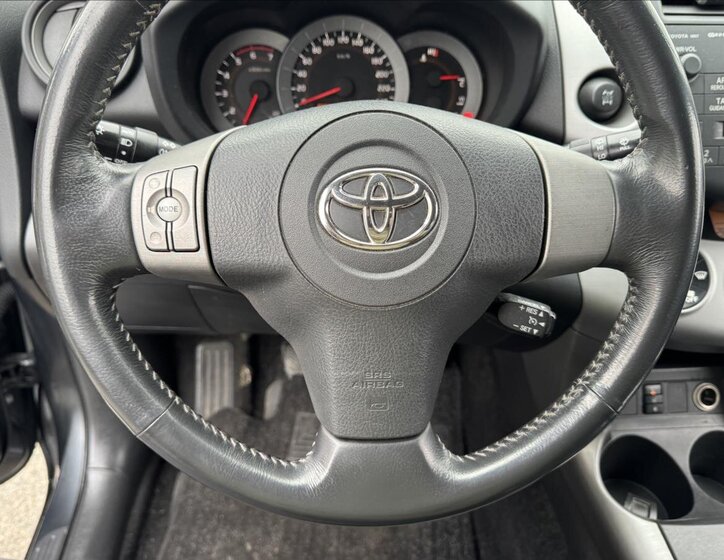 Toyota RAV4 SUV / Terénní 2,2 l 100 kw