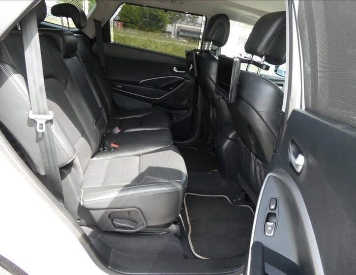 Hyundai Grand Santa Fe 31