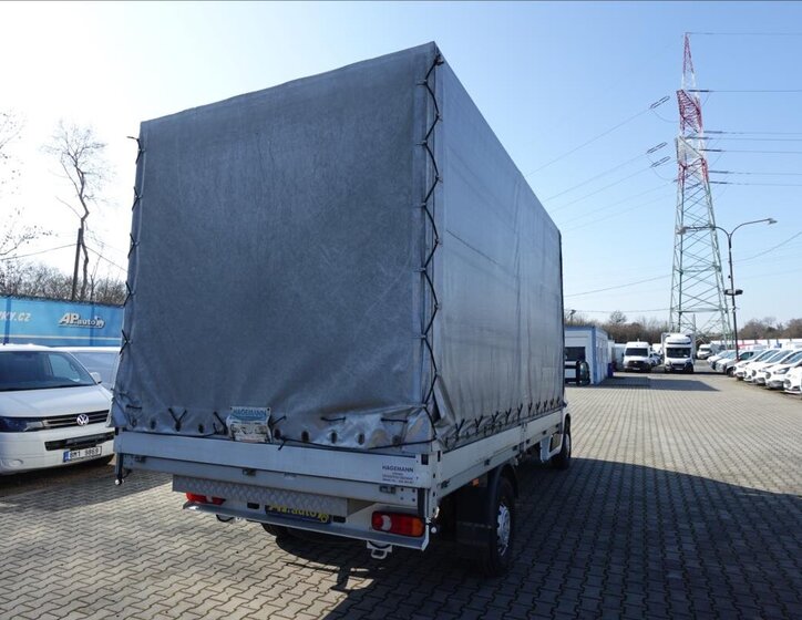 Peugeot Boxer Valník 2,2 l 121 kw