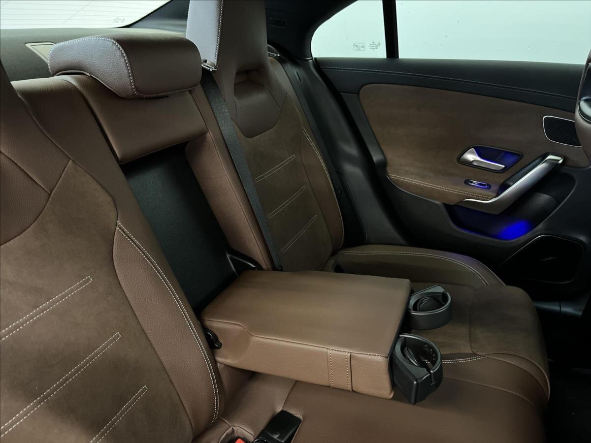 Mercedes-Benz CLA Sedan 2,0 l 110 kw