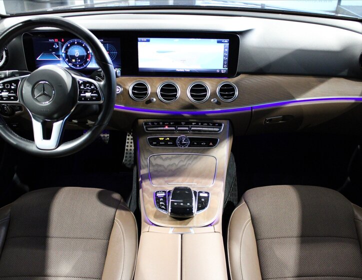 Mercedes-Benz Třídy E Sedan / Limuzína 1,6 l 118 kw