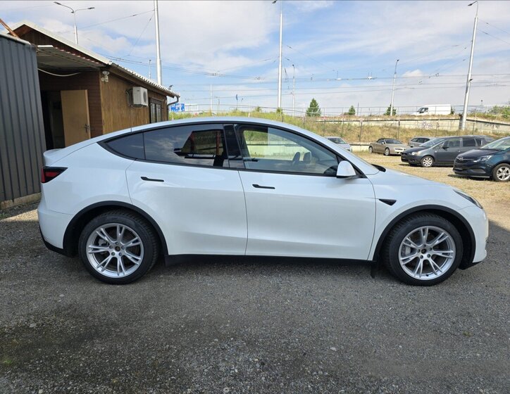 Tesla Model Y SUV / Terénní 0,0 378 kw