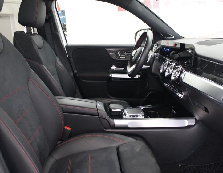 Mercedes-Benz GLB 12