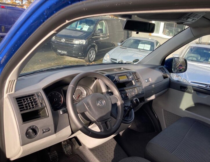 Volkswagen Caravelle 12