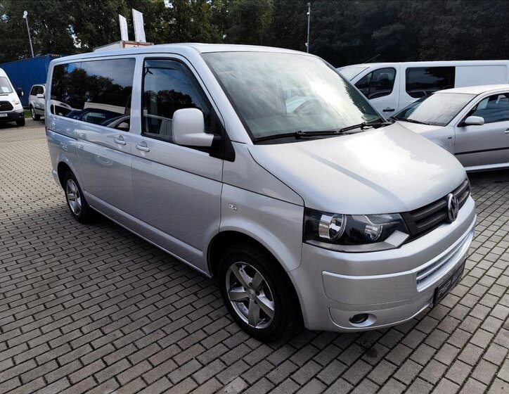 Volkswagen Caravelle Kombi 2,5 l 96 kw