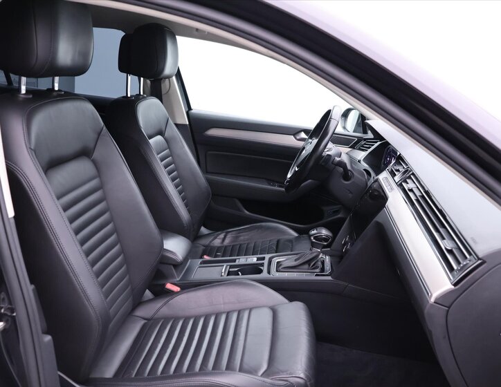 Volkswagen Passat Kombi 2,0 l 176 kw