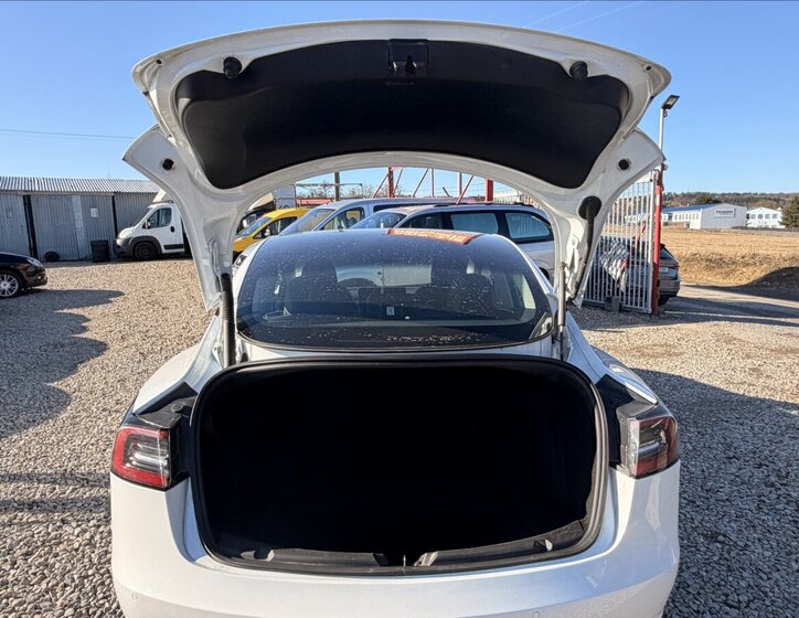 Tesla Model 3 Sedan / Limuzína 0,0 100 kw