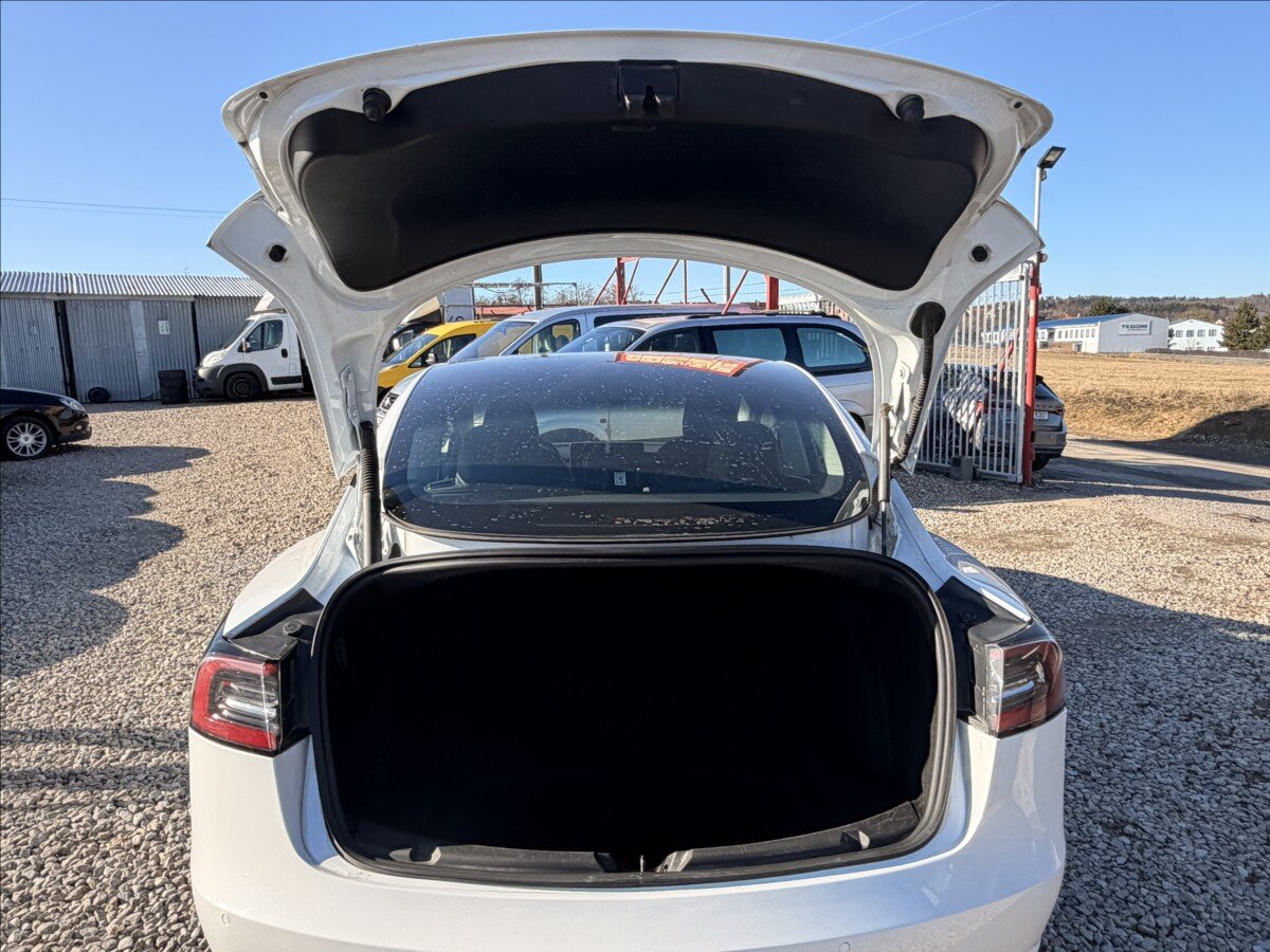 Tesla Model 3 Sedan / Limuzína 0,0 100 kw