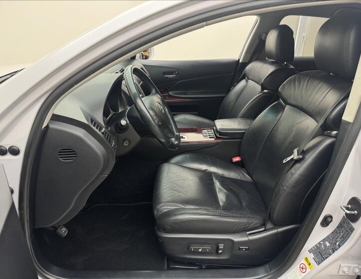 Lexus GS 300 Sedan / Limuzína 3,0 l 183 kw