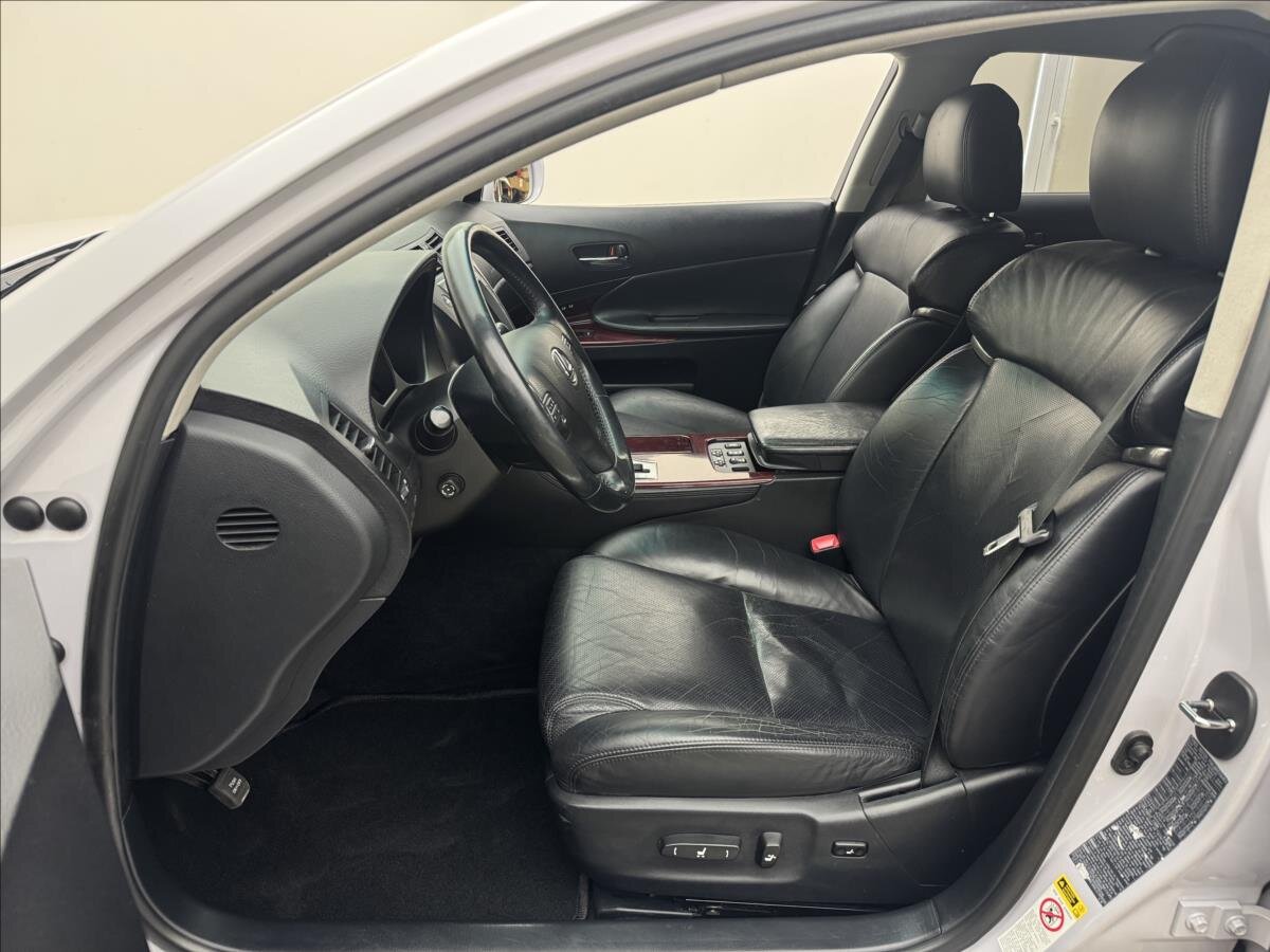 Lexus GS 300 Sedan / Limuzína 3,0 l 183 kw