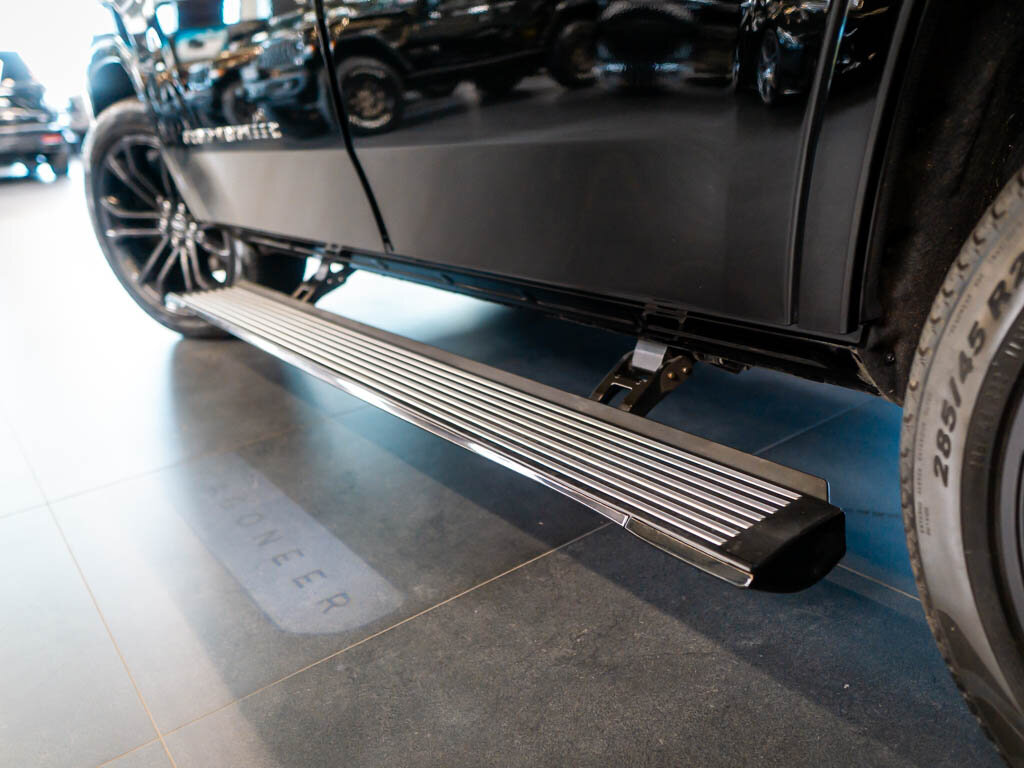 Jeep Grand Wagoneer SUV 6,4 l 351 kw