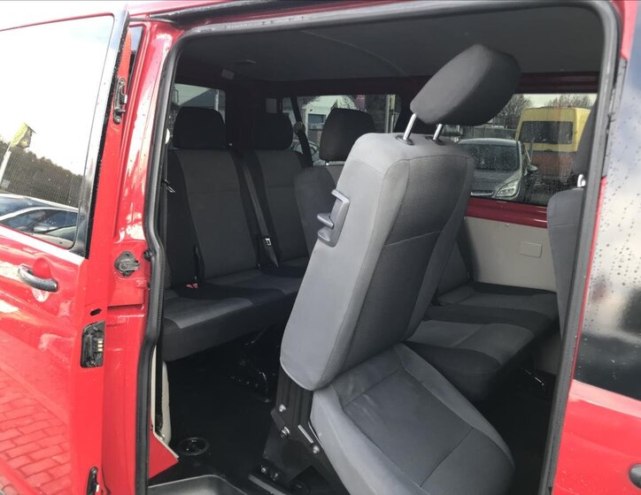 Volkswagen Transporter Kombi 2,0 l 62 kw