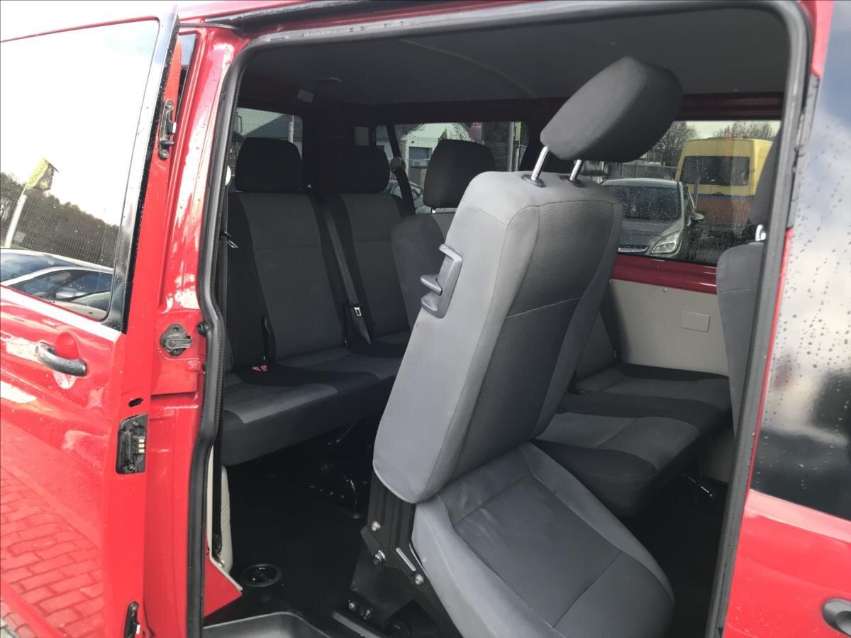 Volkswagen Transporter Kombi 2,0 l 62 kw