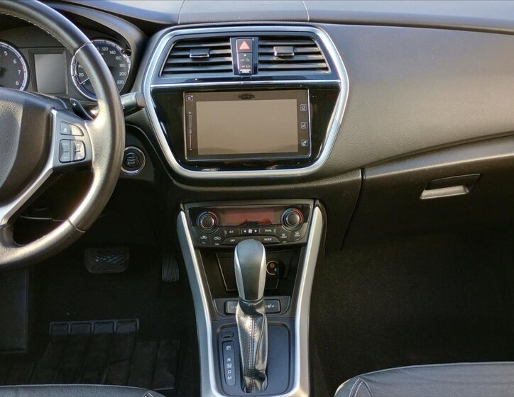 Suzuki SX4 S-Cross 10