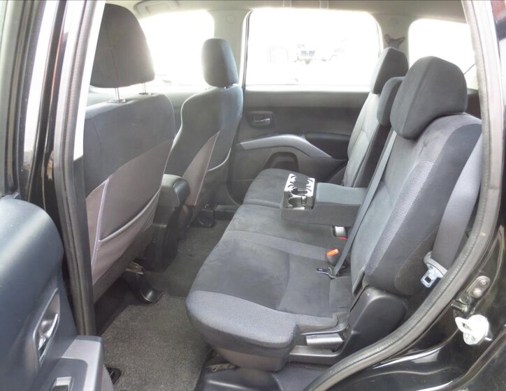 Mitsubishi Outlander SUV / Terénní 2,4 l 125 kw