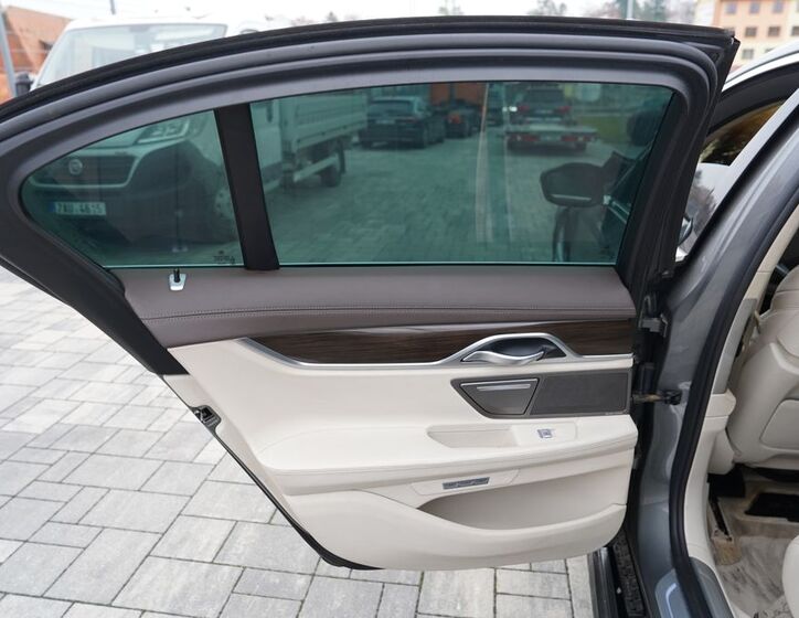 BMW Řada 7 16
